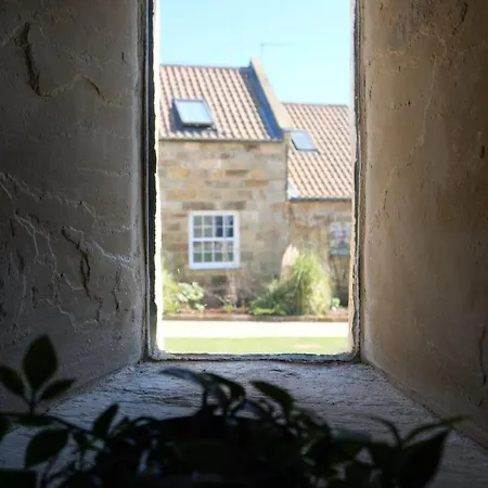 St Hildas Complex 5*