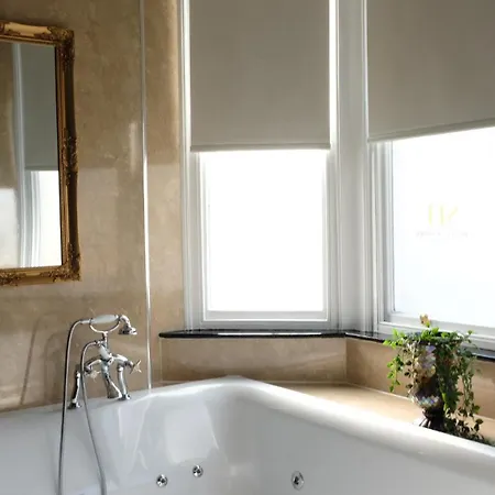 St Hildas Complex מלון