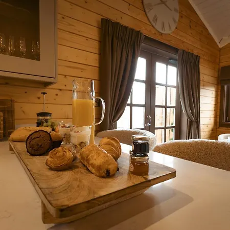 מלון St Hildas Complex 5*